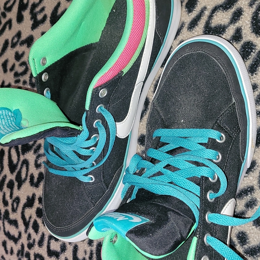 Nike tennis shoes